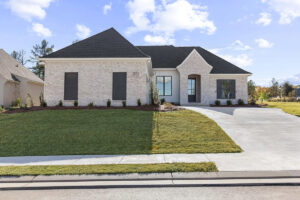 201 LAKECREST DRIVE